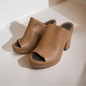 SALVATORE FERRAGAMO Tan Leather Stacked Mule • Size 5 US